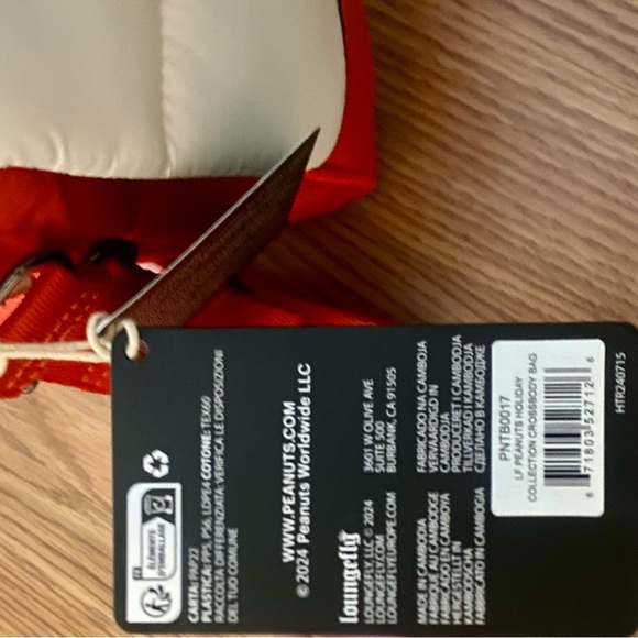 Loungefly Peanuts Quilted Crossbody Bag in White & Red with Yellow Accent NWT - Picture 3 of 5